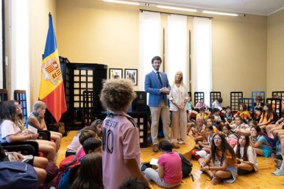 El síndic general, Carles Ensenyat, i la subsíndica general, Sandra Codina, al taller d'avui