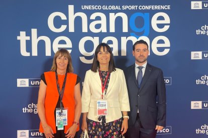 La ministra Mònica Bonell a la conferència mundial de l'esport a París