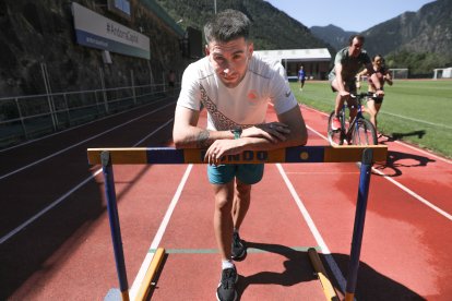 Nahuel Carabaña va fer el darrer entrenament a l’Estadi Comunal abans del viatge a París.