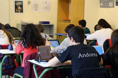 Un ordinador per cada 2,4 alumnes el curs escolar 2023-2024.