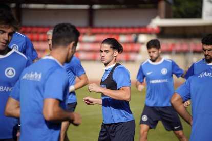 Calvo, en primer terme, a l’entrenament d’ahir.