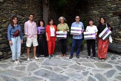 Els guanyadors del concurs amb representants del jurat.