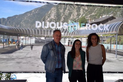 Presentació dels Dijous de Rock a la plaça del poble