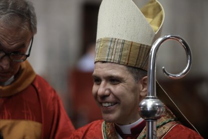 Serrano, somrient després de ser ordenat bisbe coadjutor