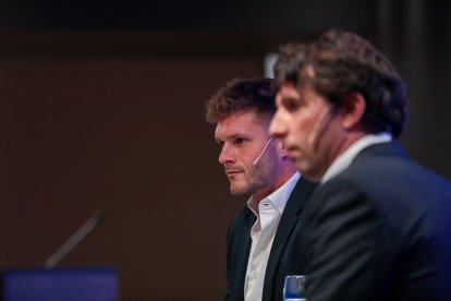 L’entrenador tricolor, Ferran Costa, i Jaume Nogués durant la presentació del tècnic català.