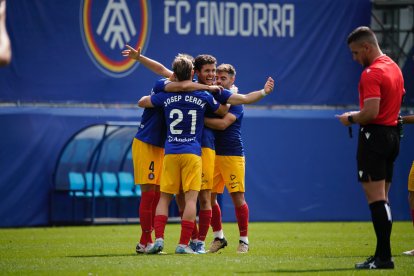 Els jugadors de l'FC Andorra celebren el segon gol