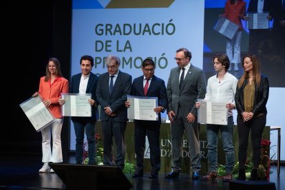 Els nous titulats de la Universitat d'Andorra reben els seus diplomes