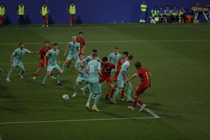 Duel anterior de la sub-21 a l’Estadi Nacional.