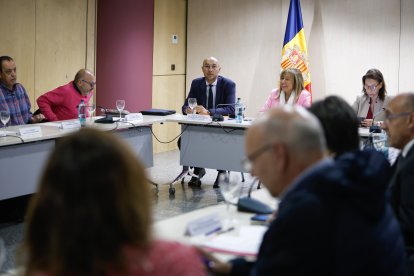 Reunió del Consell Econòmic i Social amb la ministra de Presidència, Economia, Treball i Habitatge,Conxita Marsol i el secretari d'Estat Jordi Puy.