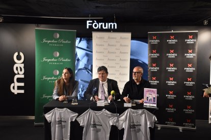 La secretaria de la Fundació Jaqueline Pradiere, Silvia Martí; el president d'Assandca, Josep Saravia; i el director de retail de Pyrénées Andorra, Josep Maria Charques