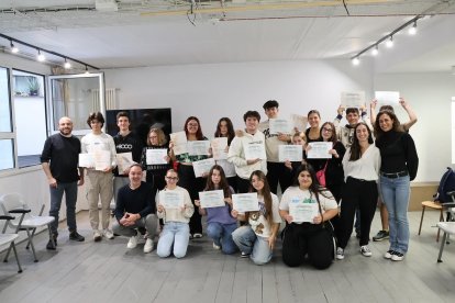 Tots els participants del curs de premonitor amb els seus diplomes