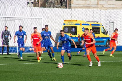 Un instant del partit entre l'FC Andorra i l'Ourense