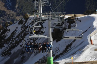 Manca de neu a Arinsal.