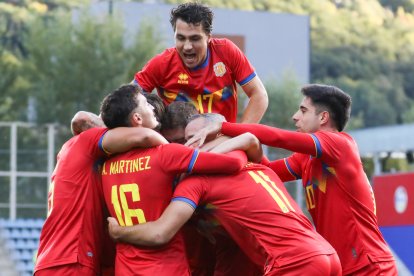 La selecció celebrant un gol davant San Marino.