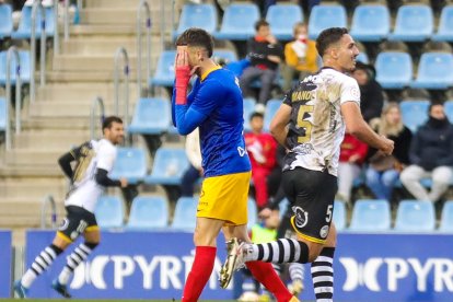 Manu Nieto es lamenta després del gol d’Unionistas.