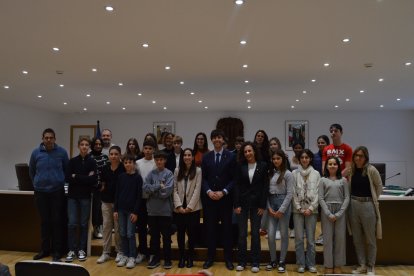 Foto de família durant el consell de joves d'Andorra la Vella