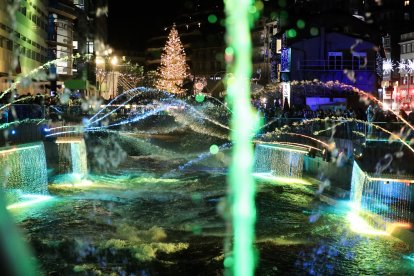 Espectacle de llums a les fonts de la rotonda