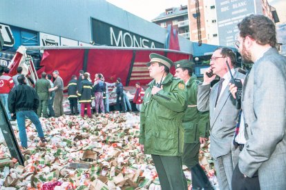 El cap de Govern, Òscar Ribas, i policies al lloc de l’accident.