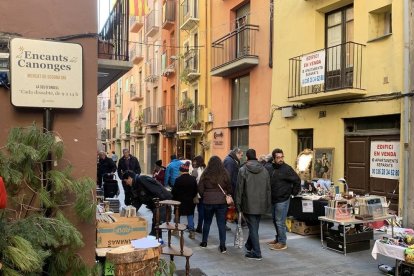 Vista del carrer dels Canonges de la Seu.