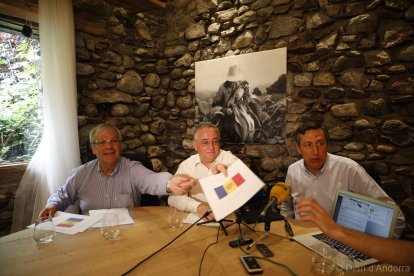 Albert Font, Josep Duró i Josep Anton López Alcántara.

grup opinió, Virtus Unita Fortior