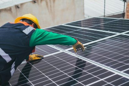 L'executiu crea el carnet específic d’instal·lador energètic fotovoltaic