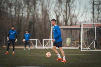 César Morgado, en un dels entrenaments a Olot.