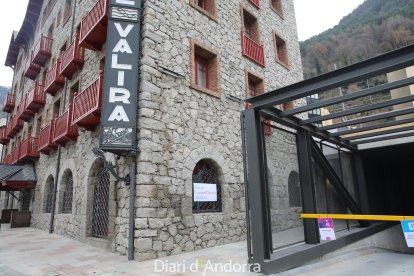 Museu Carmen Thyssen amb l'estructura del nou aparcament tapant la visió