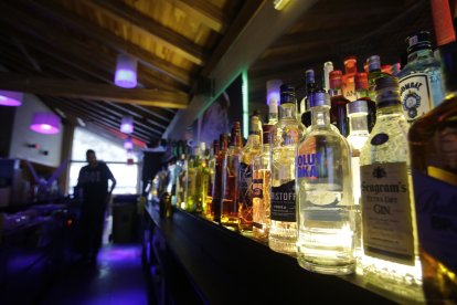 Ampolles en un club d'oci nocturn d'Andorra la Vella