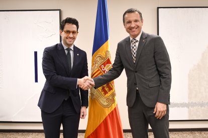 El ministre de Medi Ambient, Guillem Casal, amb el conseller d'Agricultura de la Generalitat de Catalunya, Òscar Ordeig