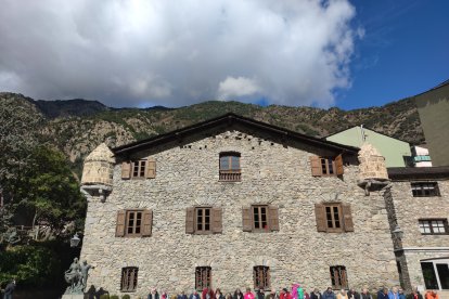 La façana de Casa de la Vall.