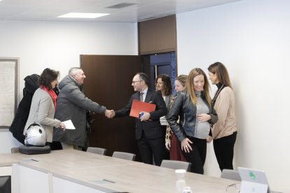 Un moment de la reunió entre Xavier Espot i els representants del Col·legi de Farmacèutics