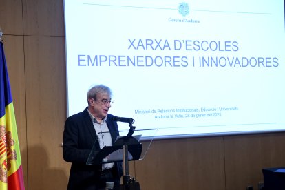 Ladislau Baró durant la presentació de la xarxa d'escoles emprenedores i innovadores