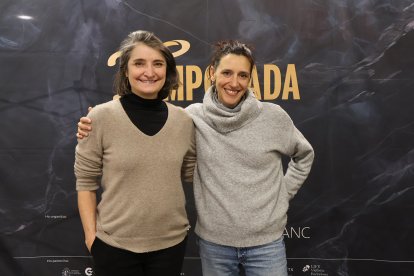 La directora artística de la companyia IT Dansa, Catherine Gallard, i la coreògrafa Nora Sitges-Sardà.