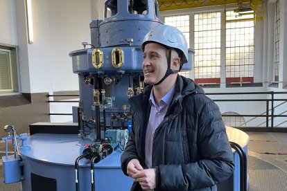 Jordi Travé durant la presentació del manteniment del grup generador número 2 de la central hidroelèctrica