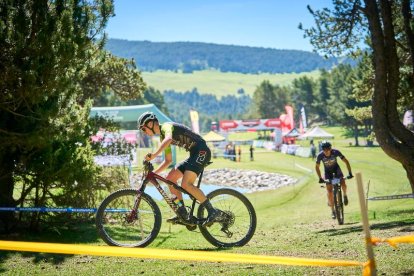 Ciclistes competint a la Marathon Cup BTT