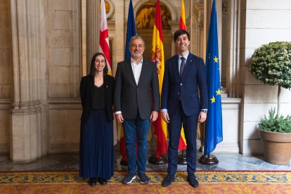 Olalla Losada i Sergi González amb Jaume Collboni