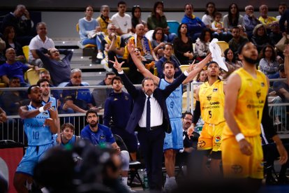 Joan Plaza i Nacho Llovet celebren un triple al Gran Canària Arena.