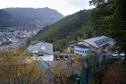 El centre penitenciari al capvespre.