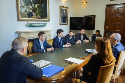 Sergi González i Jordi Cabanes durant la reunió amb l'alcalde de Màlaga