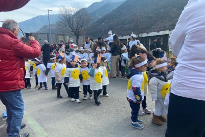 Infants a la rua de Carnaval de Santa Coloma