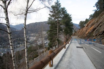 El tall a la carretera de la Comella.