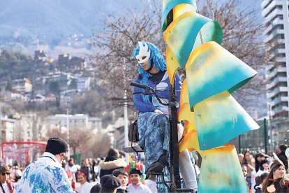 A encamp, més de 100 joves ajuden la comissió de festes