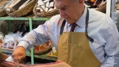 Les habilitats de Joan Laporta tallant pernil a Andorra.