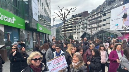 200 persones es manifesten pel 8M a Andorra per reclamar el dret a l’avortament