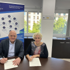 Martín i Prieto signant l'acord