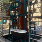 L’escultura de Balmaseda ja té la primera banyera.