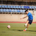 Lautaro fa un xut a porta durant l’entrenament de l’equip, ahir al Comunal.