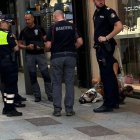Policia, banders i urbans al lloc dels fets.