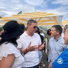 Pedro Sánchez amb la cònsol major, Eva Sansa, i el cònsol menor, Roger Fité, de la Massana als mundials de BTT
