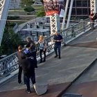 El cantant Bon Jovi salva una dona de saltar d'un pont